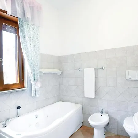 Vakantiehuis 2 Bedroom Stunning In Br